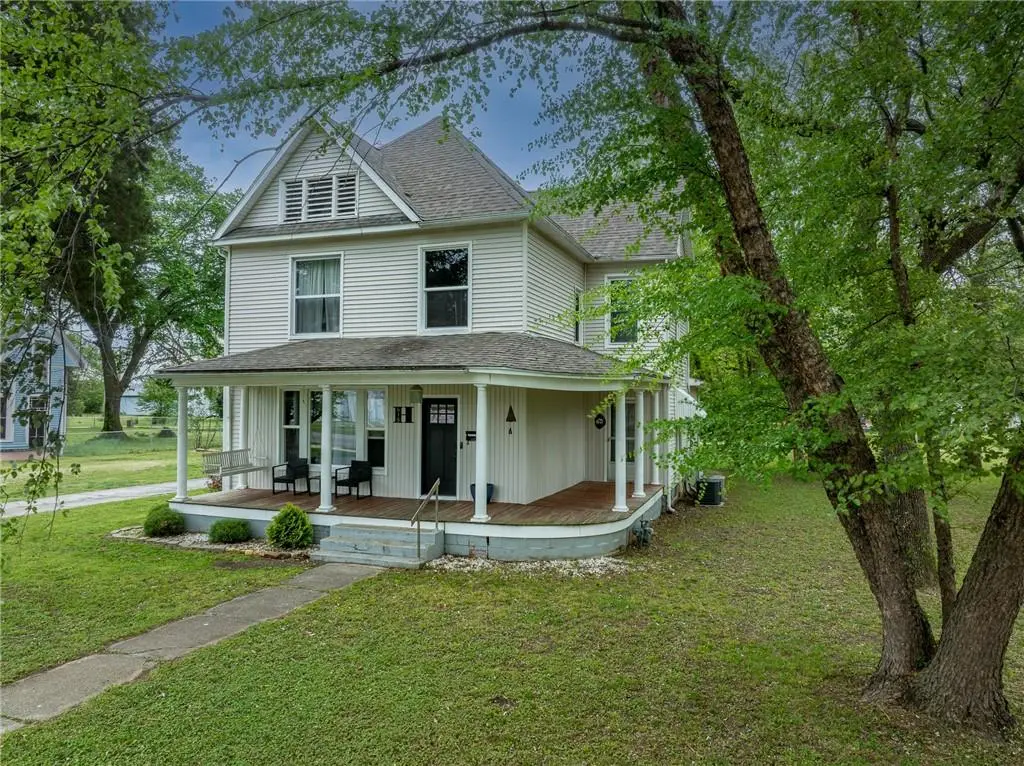618 E Maple ST, Columbus, KS 66725