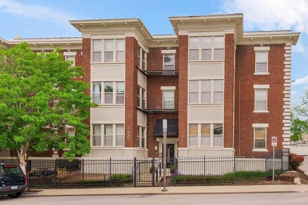 200 E 43rd ST #306, Kansas City, MO 64111