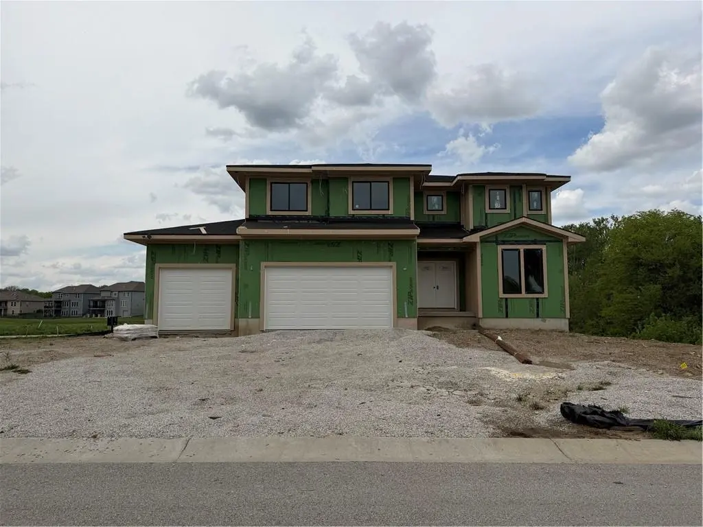 3949 SW Flintrock DR, Lee's Summit, MO 64082