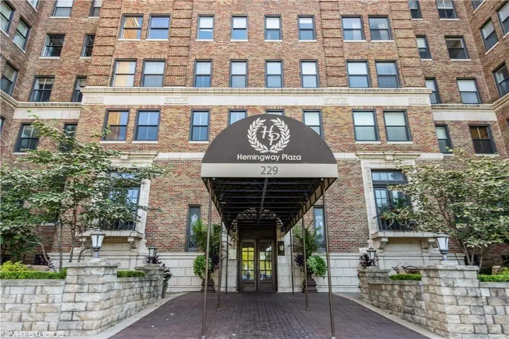 229 Ward Pkwy #101B, Kansas City, MO 64112