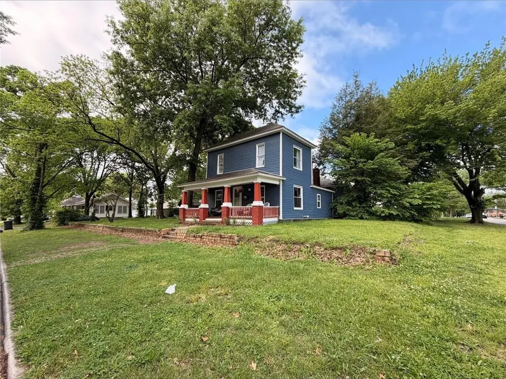 108 E Jefferson ST, Pittsburg, KS 66762