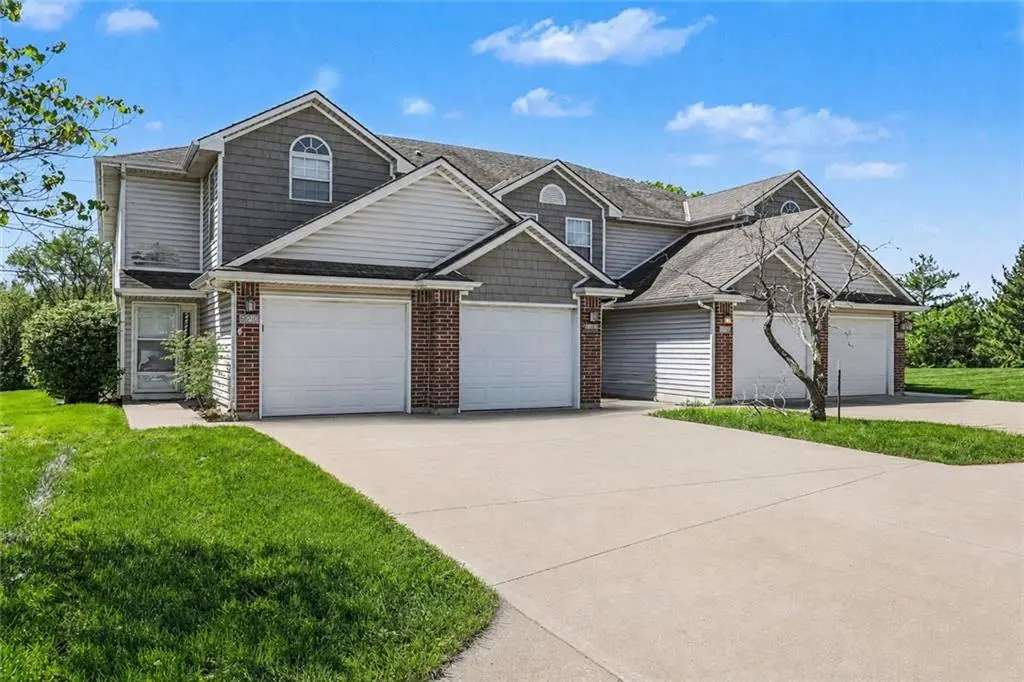 920-924 SW Imperial LN, Lee's Summit, MO 64064