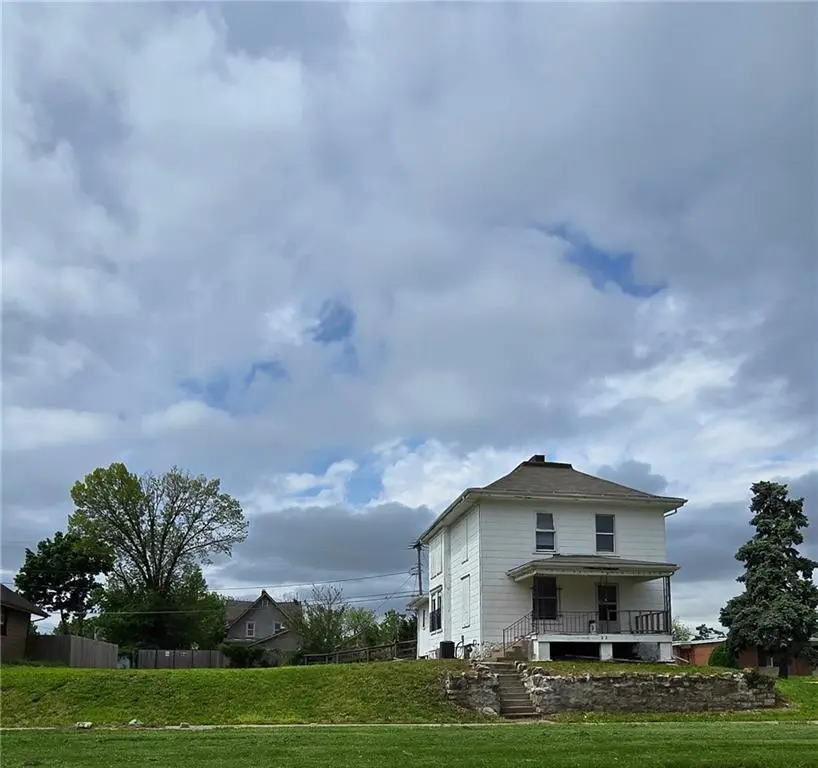2022 Van Brunt BLVD, Kansas City, MO 64127