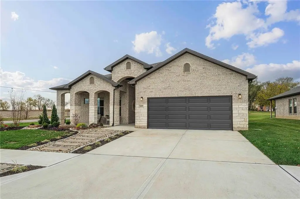 18520 W 195th ST, Spring Hill, KS 66083