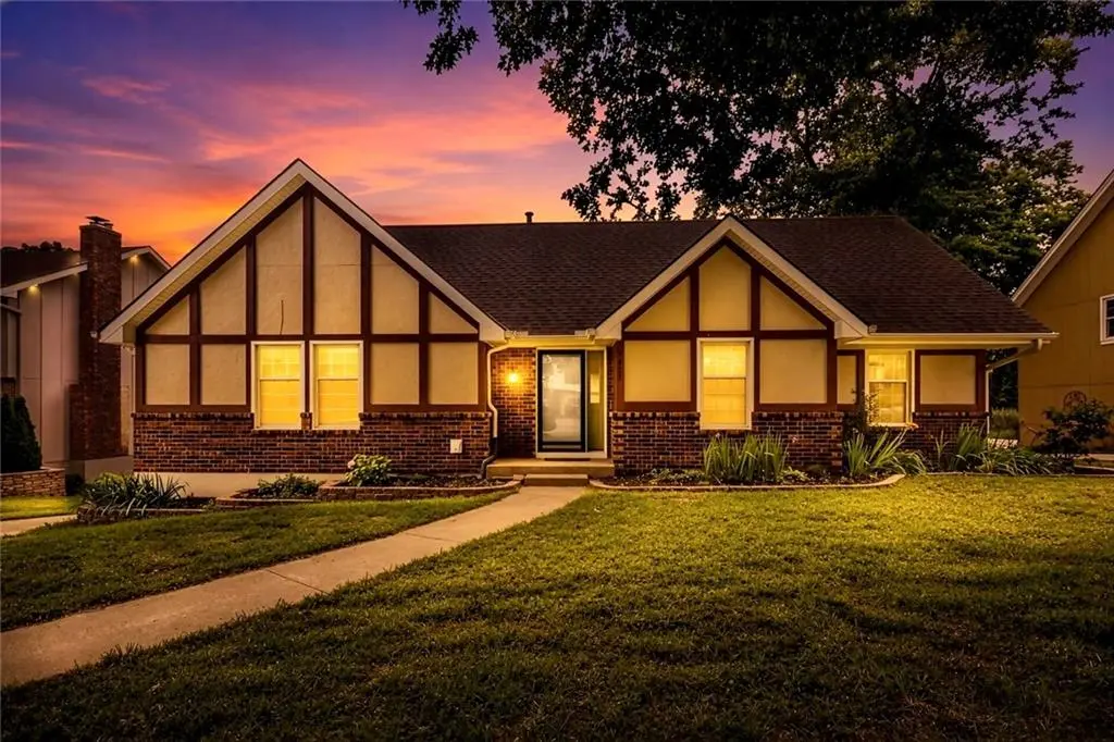 7417 N PARK AVE, Gladstone, MO 64118