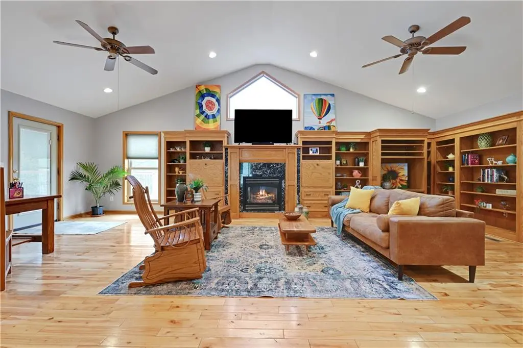 6501 W 94th TER, Overland Park, KS 66212