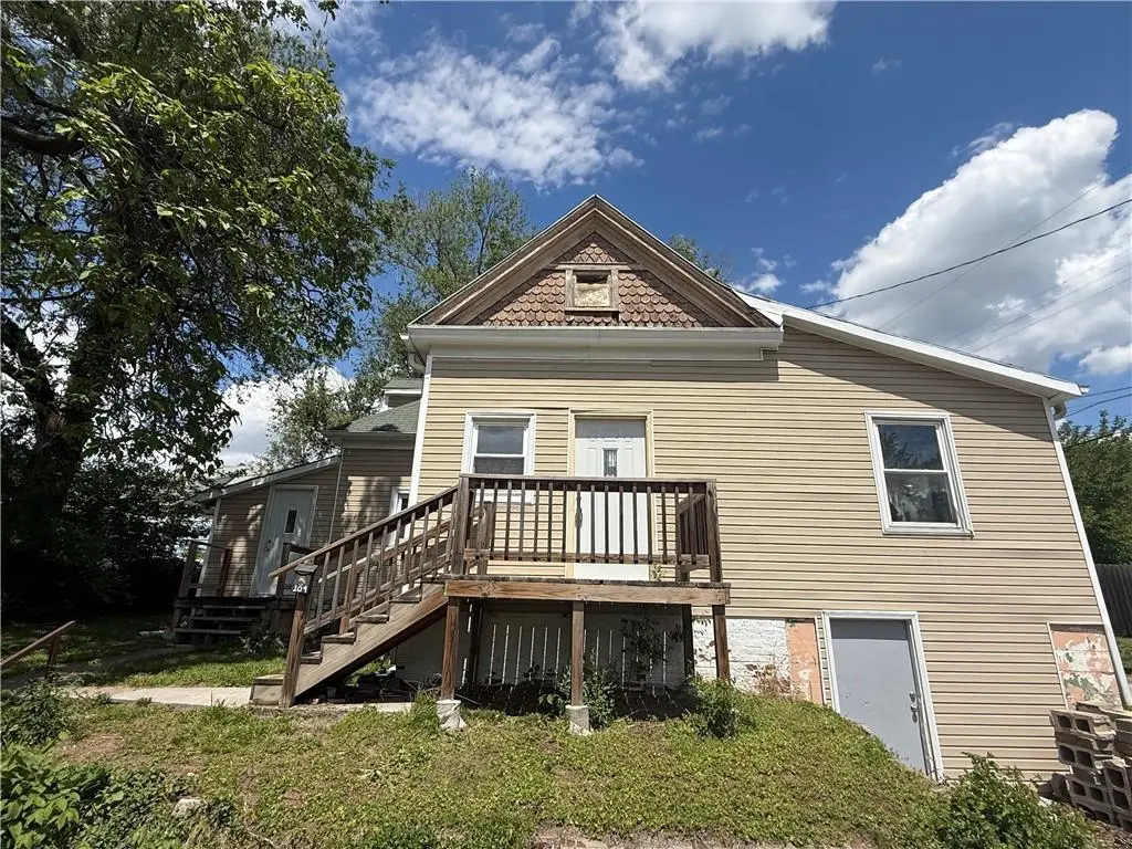 109 E Market ST, St Joseph, MO 64505