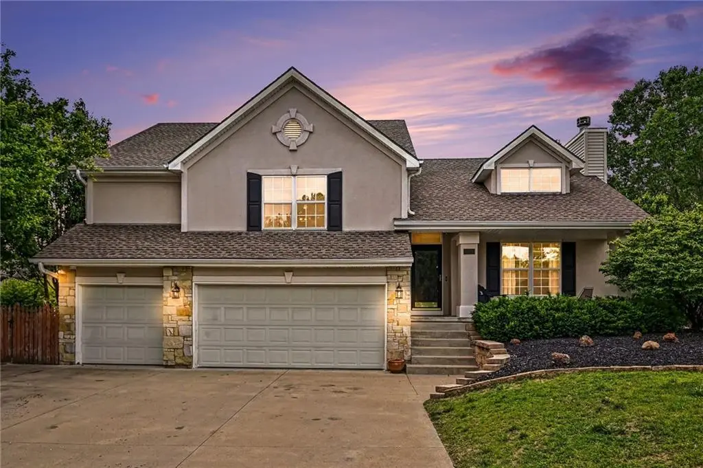 4304 Kensington DR, St Joseph, MO 64506