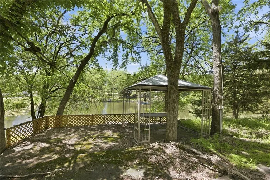 5 Moose LN, Mound City, KS 66056