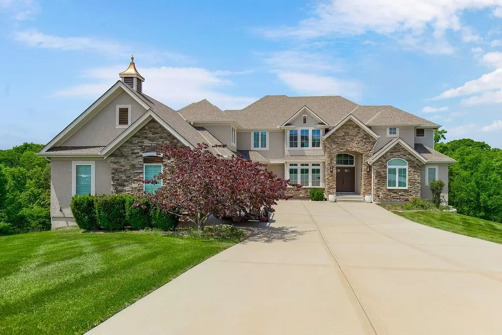 4614 NE Park Springs CT, Lee's Summit, MO 64064