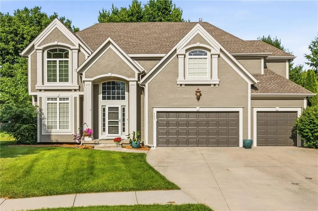 249 NE Misty Meadow DR, Lee's Summit, MO 64064