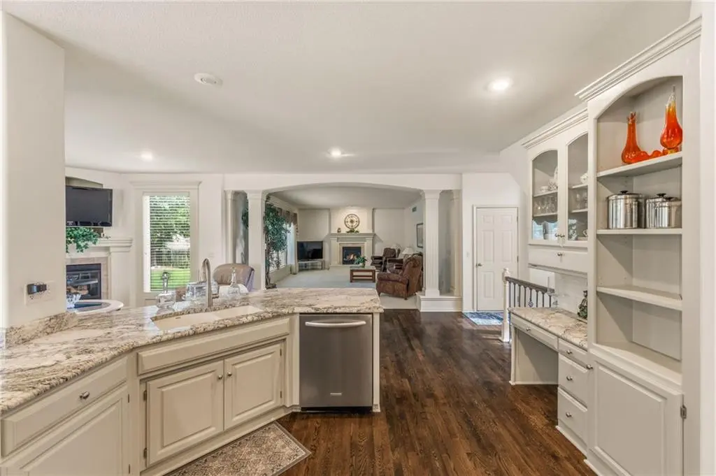 249 NE Misty Meadow DR, Lee's Summit, MO 64064