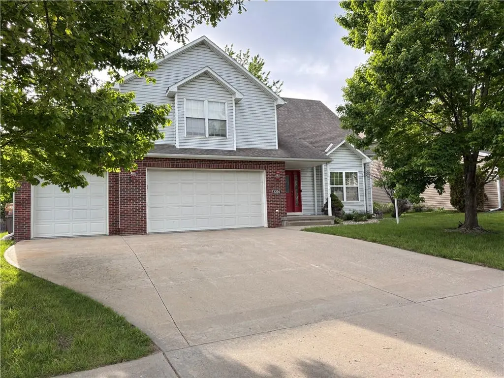3216 Morton LN, St Joseph, MO 64506