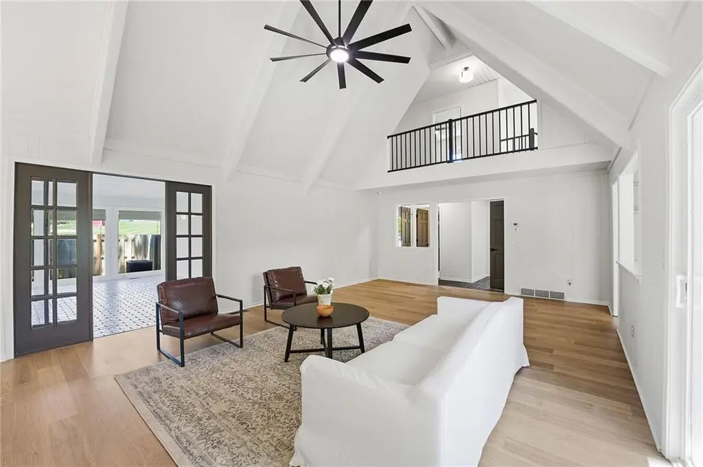 9100 Dearborn ST, Overland Park, KS 66207