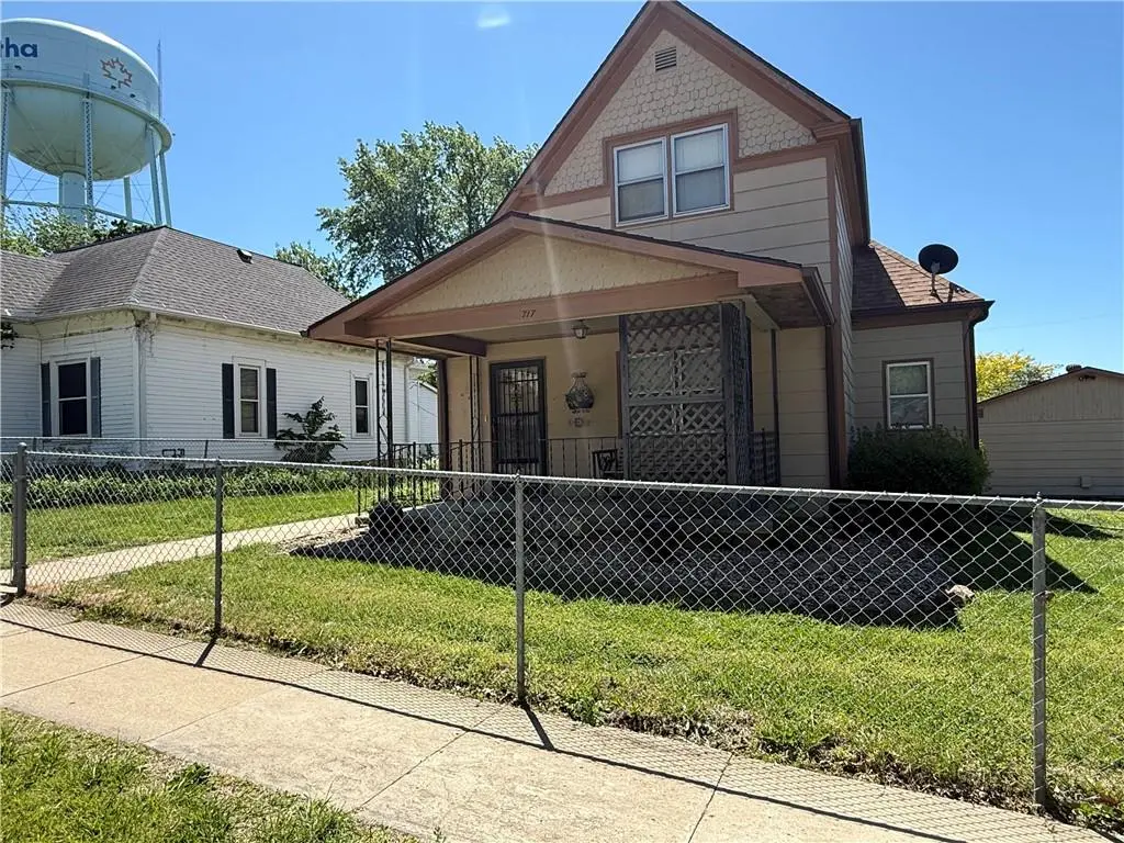 717 Iowa ST, Hiawatha, KS 66434
