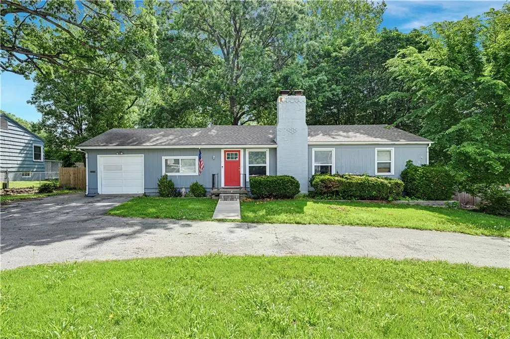 9715 Holmes RD, Kansas City, MO 64131