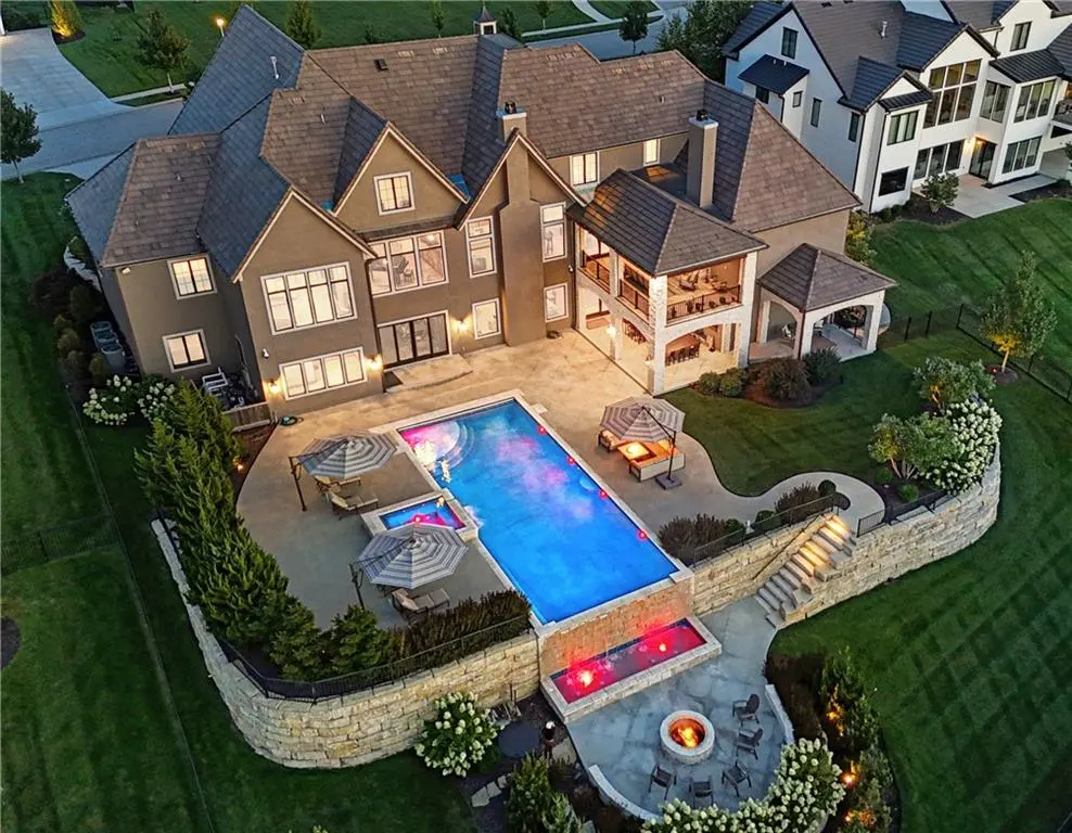 16916 Bond ST, Overland Park, KS 66221