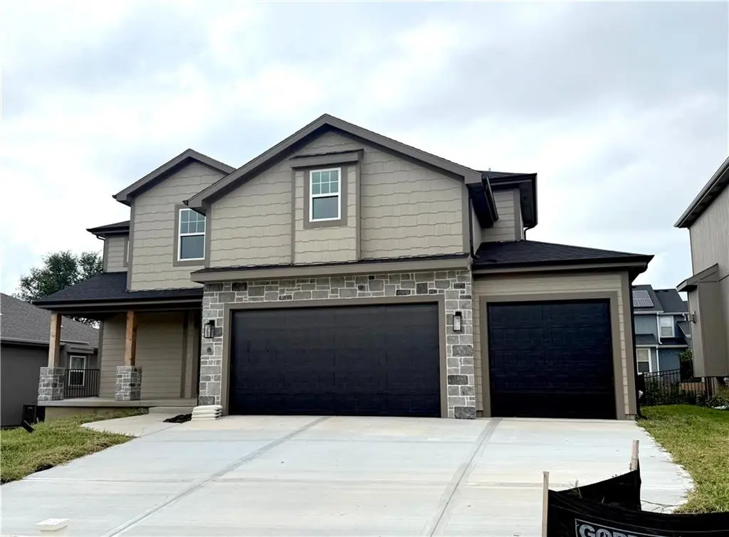 31428 W 85th TER, De Soto, KS 66018