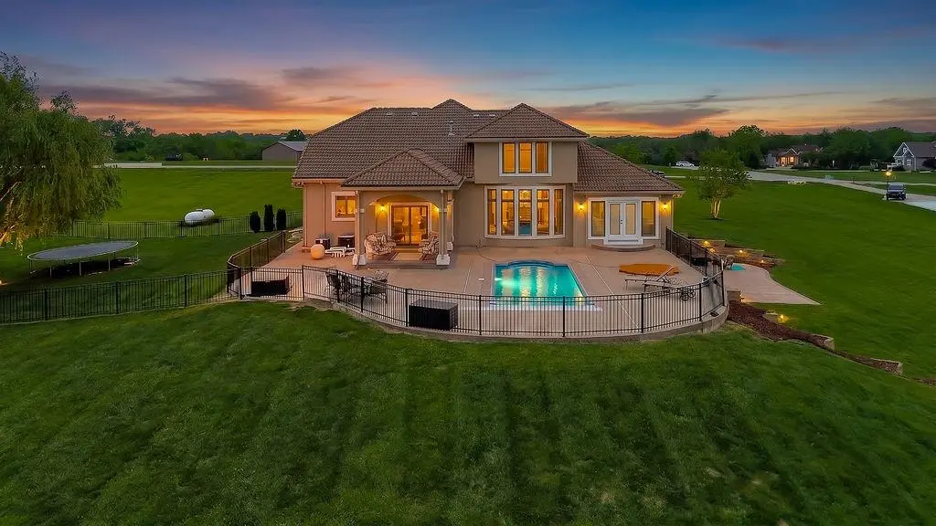18750 W 248th ST, Paola, KS 66071