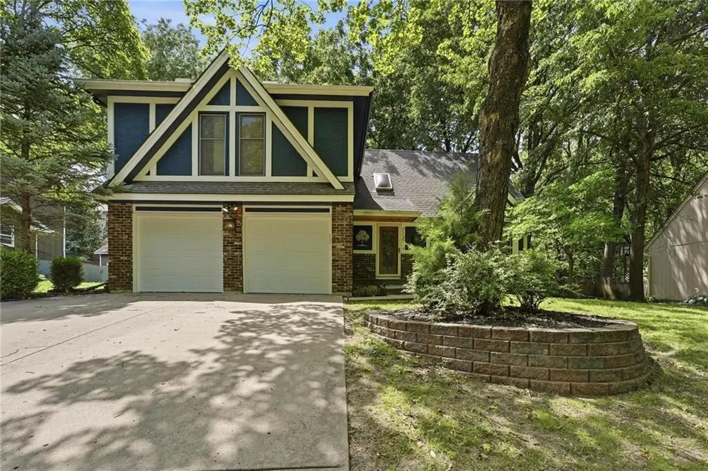 7130 N Woodland AVE, Gladstone, MO 64118