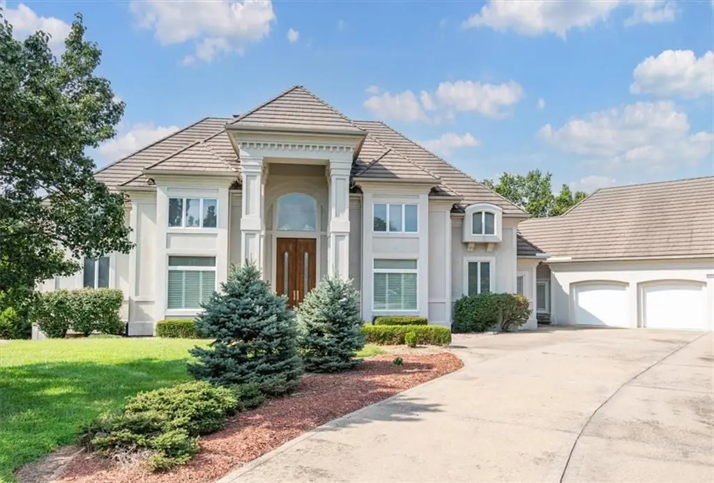 1601 NW Arrowhead TRL, Blue Springs, MO 64015
