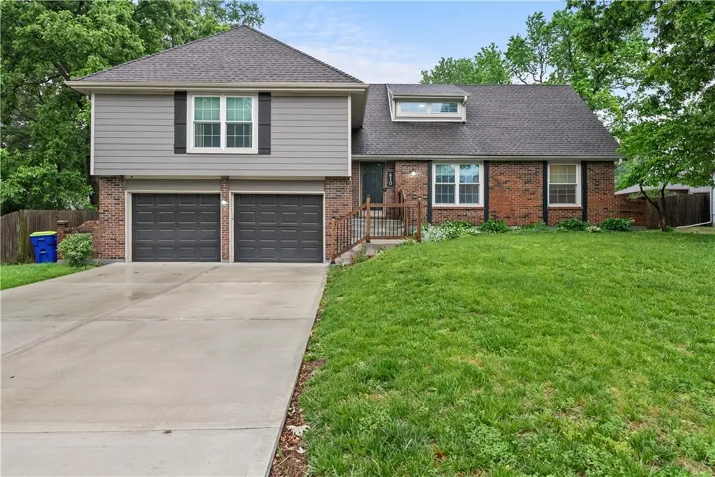 410 SE RICHARDSON PL, Lee's Summit, MO 64063