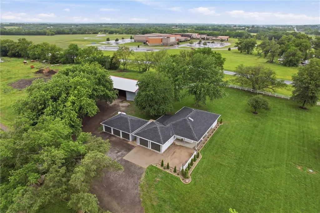 17341 N 158th ST, Basehor, KS 66007