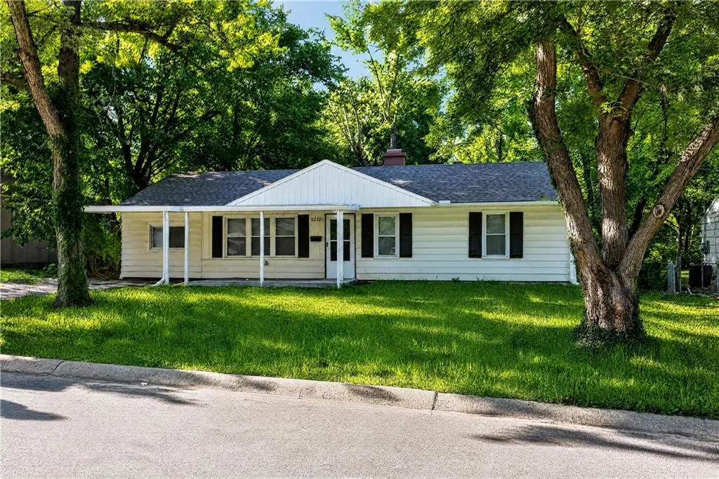 8212 E 111th TER, Kansas City, MO 64134