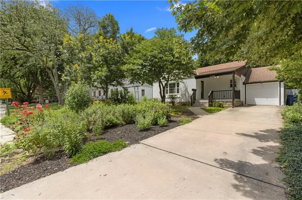 5706 Walmer ST, Mission, KS 66202