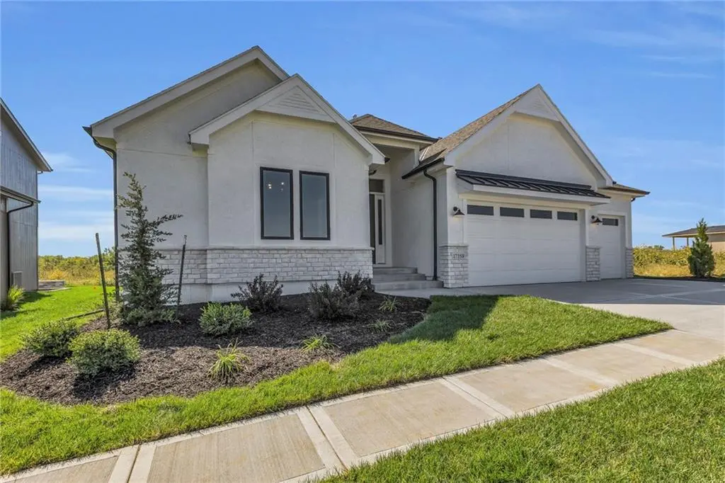 15229 W 168th PL, Olathe, KS 66062