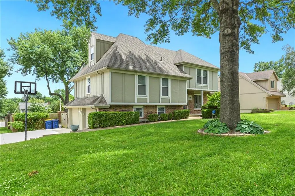 10119 EARNSHAW ST, Lenexa, KS 66215