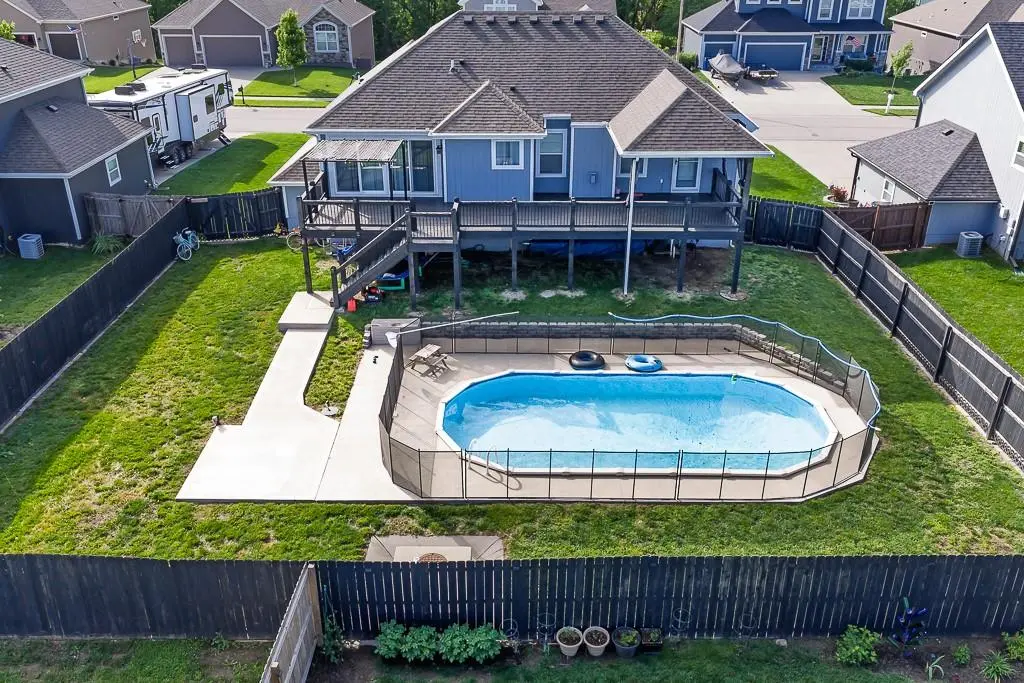 928 N Oak TER, Tonganoxie, KS 66086