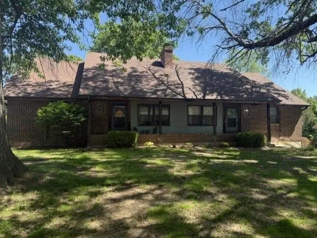 2200 Twin Oaks DR, Harrisonville, MO 64701