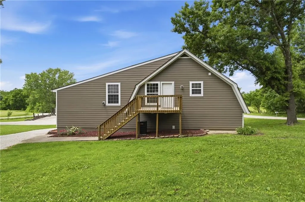 25095 W 215th ST, Spring Hill, KS 66083
