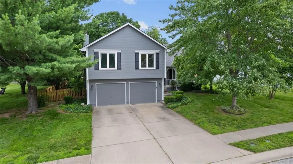 2112 NE Springbrook ST, Blue Springs, MO 64014