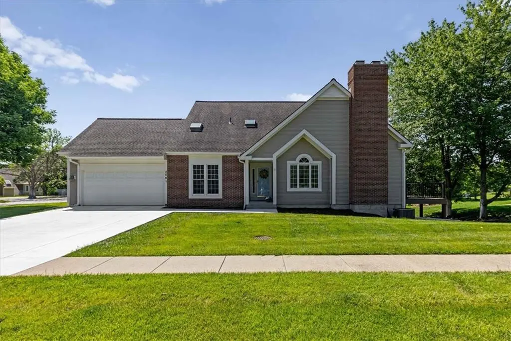 2501 W 137th PL, Leawood, KS 66224