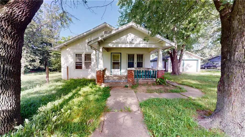 829 N West ST, Nevada, MO 64772