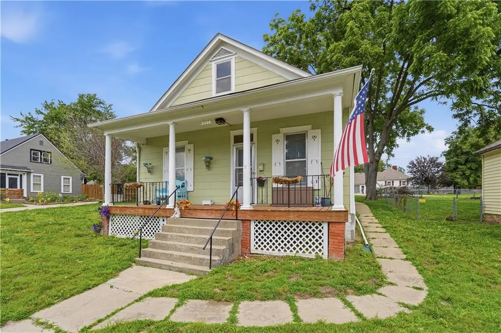 1328 Spruce ST, Leavenworth, KS 66048