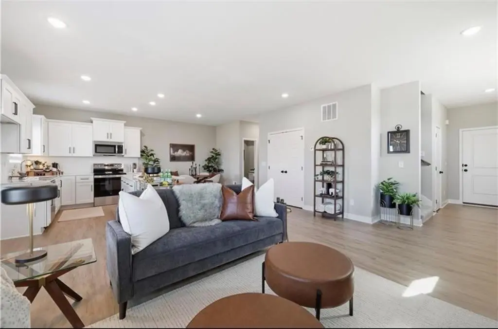 15552 E 47th TER, Kansas City, MO 64136