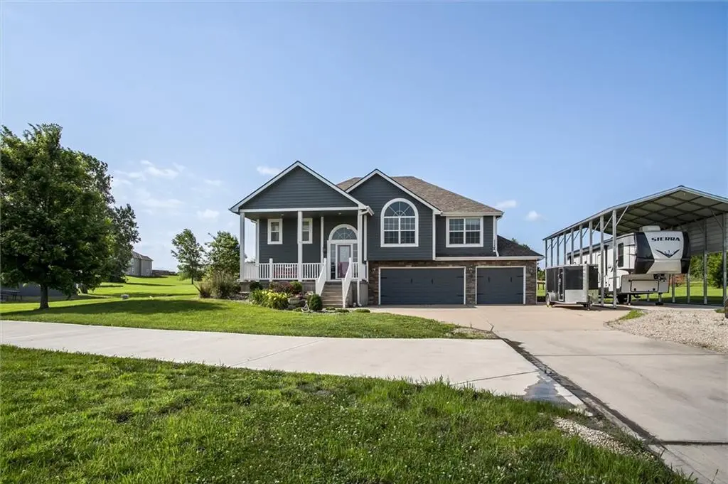 16963 Auburn CT, Bonner Springs, KS 66012