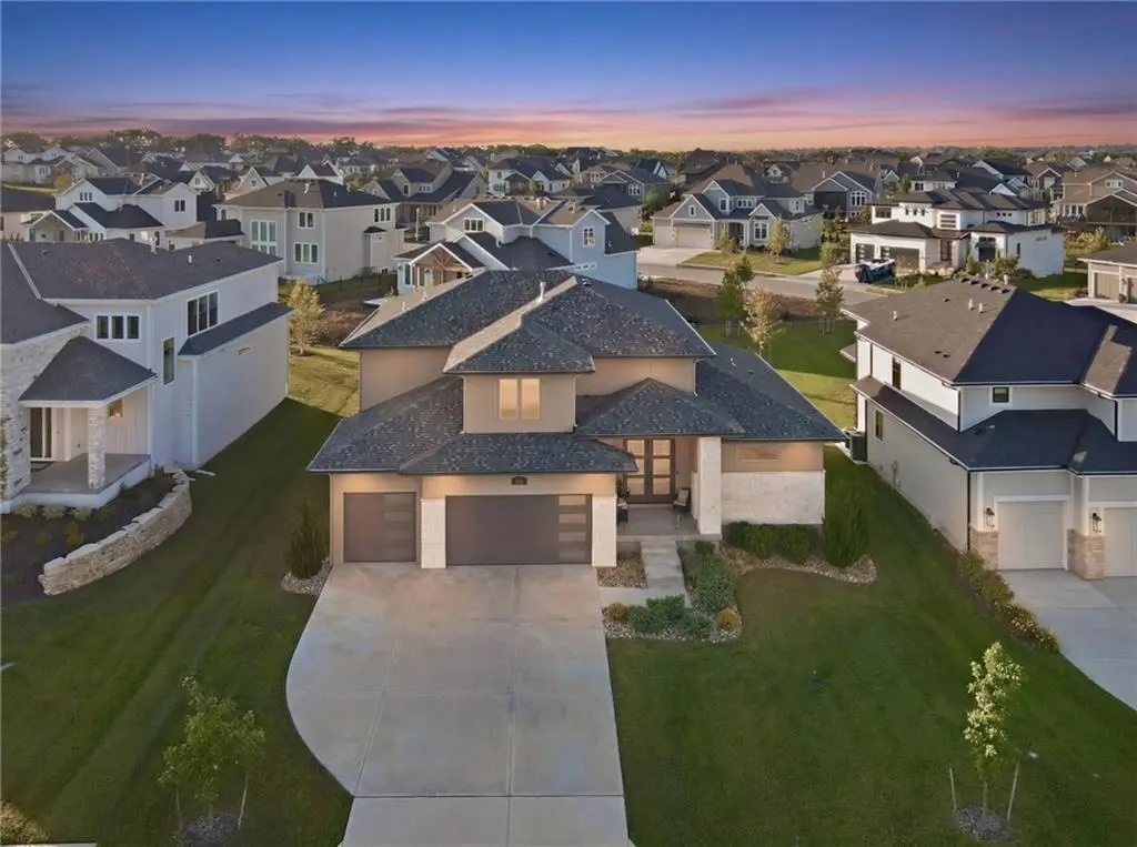 12406 W 170th TER, Overland Park, KS 66221