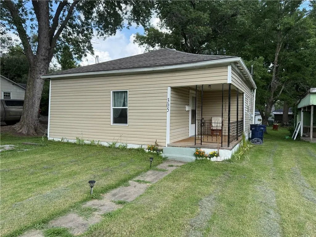 305 S Elm ST, Sweet Springs, MO 65351