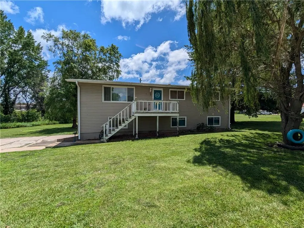 3 Huron CT, Hiawatha, KS 66434