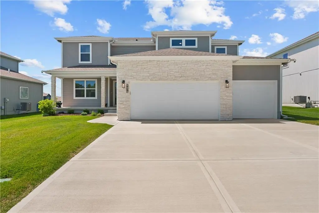 1717 SW Hightown DR, Lee's Summit, MO 64082