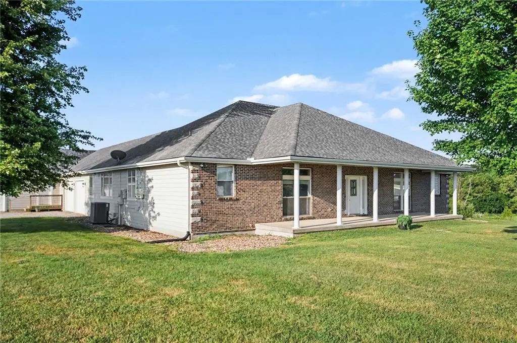 31005 Nottingham LN, Lawson, MO 64062