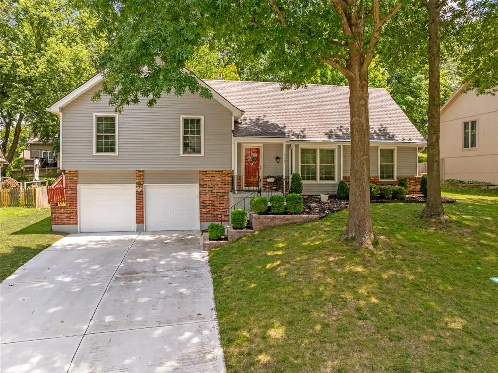 7335 Monrovia ST, Shawnee, KS 66216