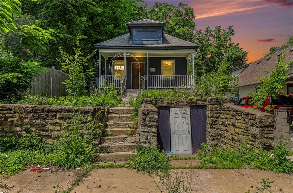 2524 Kensington AVE, Kansas City, MO 64127