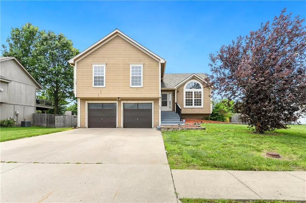 644 SE JONATHON AVE, Lee's Summit, MO 64063