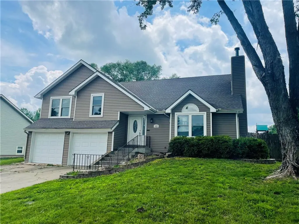 933 Park AVE, Leavenworth, KS 66048