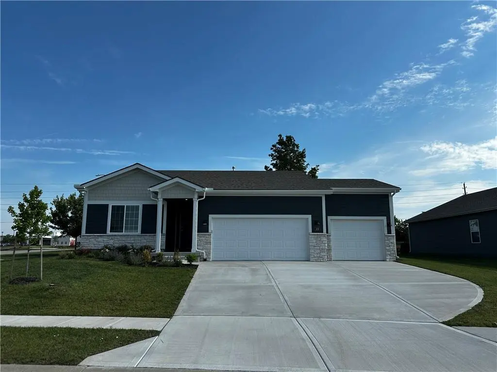 309 SW Hawthorne CT, Blue Springs, MO 64014